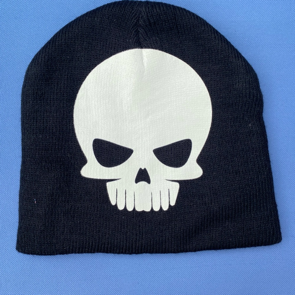 Black beanie with skull